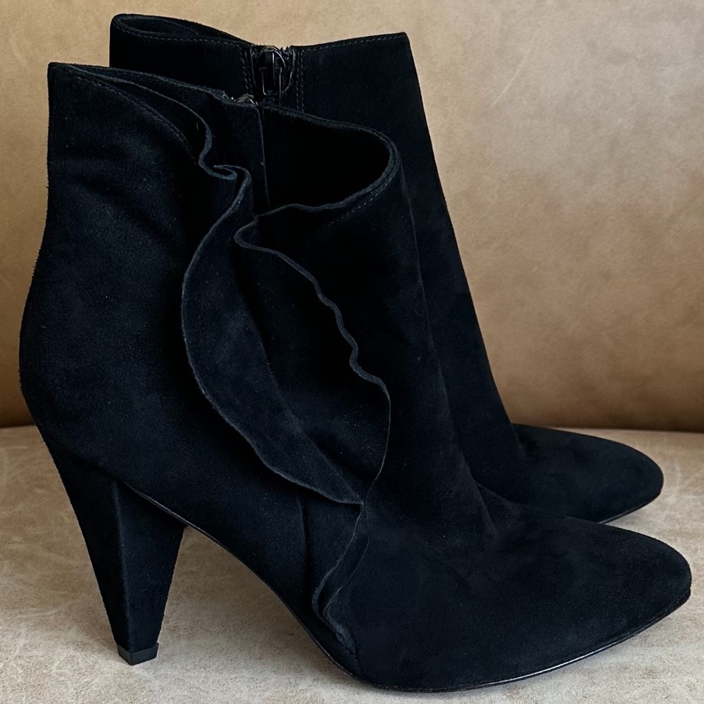 Marc by Marc Jacobs Black Suede Ruffled Ankle Boots EU 38/US 8 Fall Luxury Edgy
